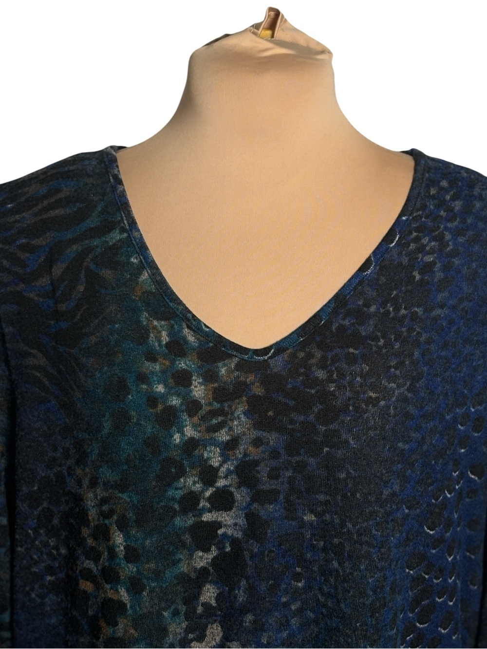Clara Sun Woo Blue Animal Print Stretch Tunic Top Size M Made in USA - Picture 3 of 7